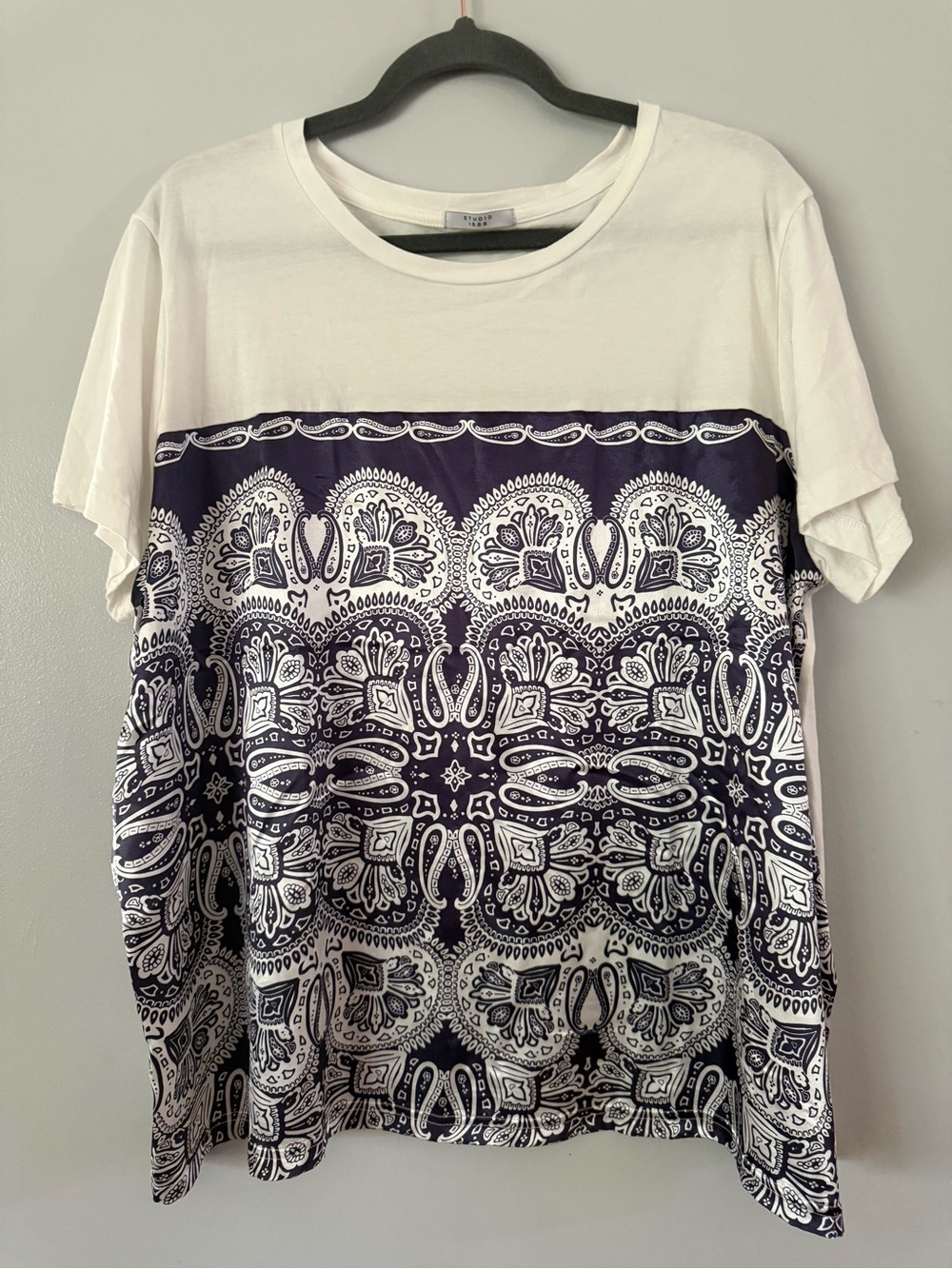 Studio 1886 Avon White Navy Paisley Bandana Scarf Panel Mixed Media Tee 1X